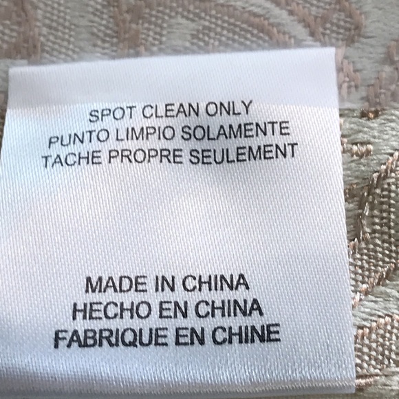 Jacquard Print Table Runner - Picture 5 of 10